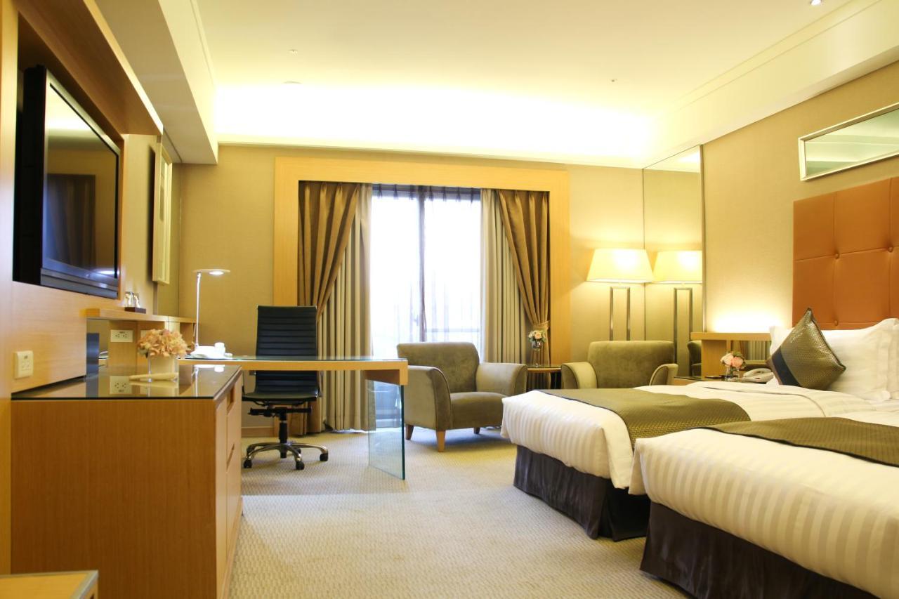 Capital Hotel Taipei Bagian luar foto