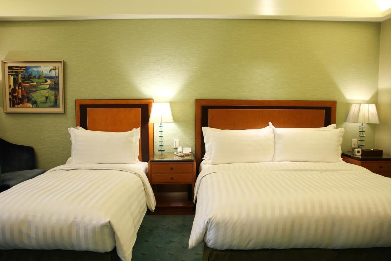 Capital Hotel Taipei Bagian luar foto