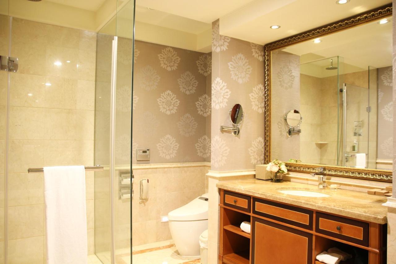 Capital Hotel Taipei Bagian luar foto