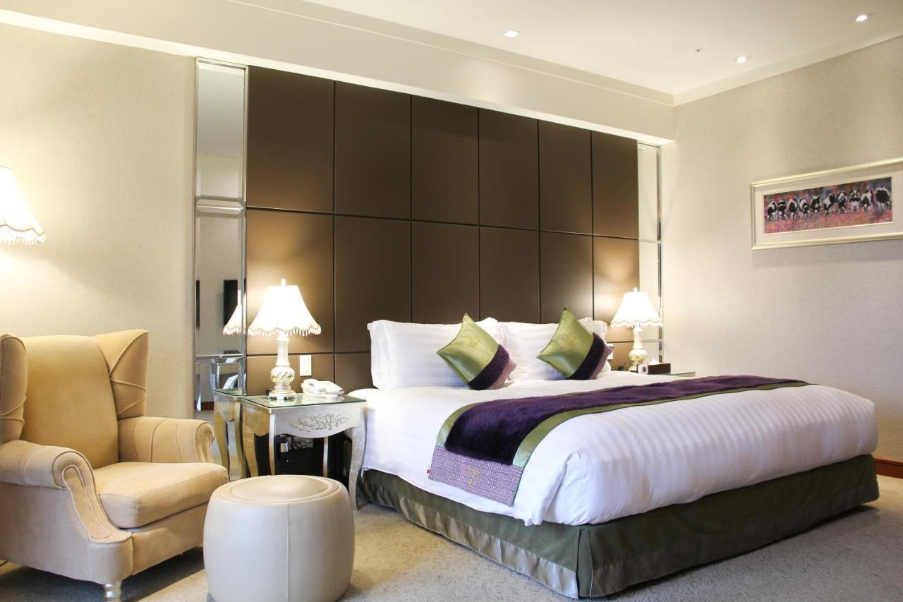 Capital Hotel Taipei Bagian luar foto