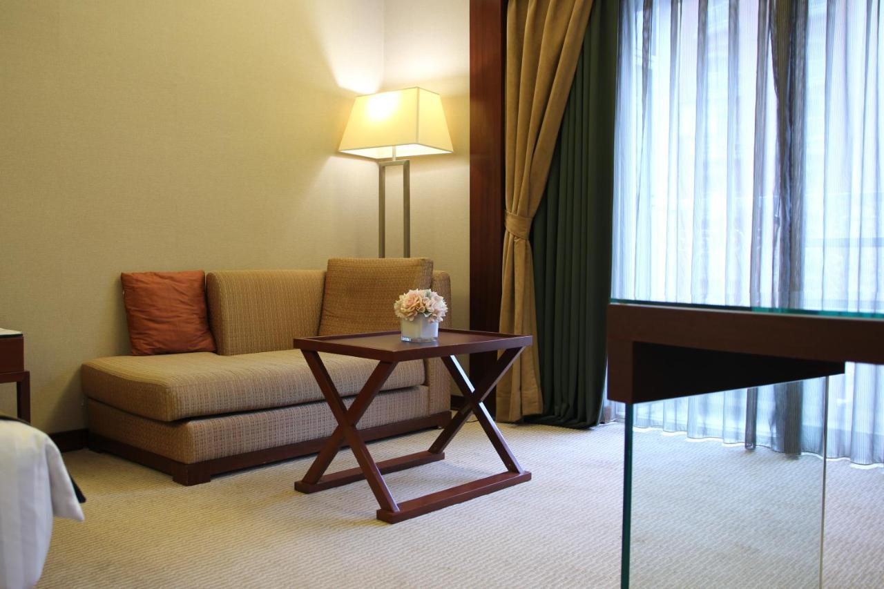 Capital Hotel Taipei Bagian luar foto