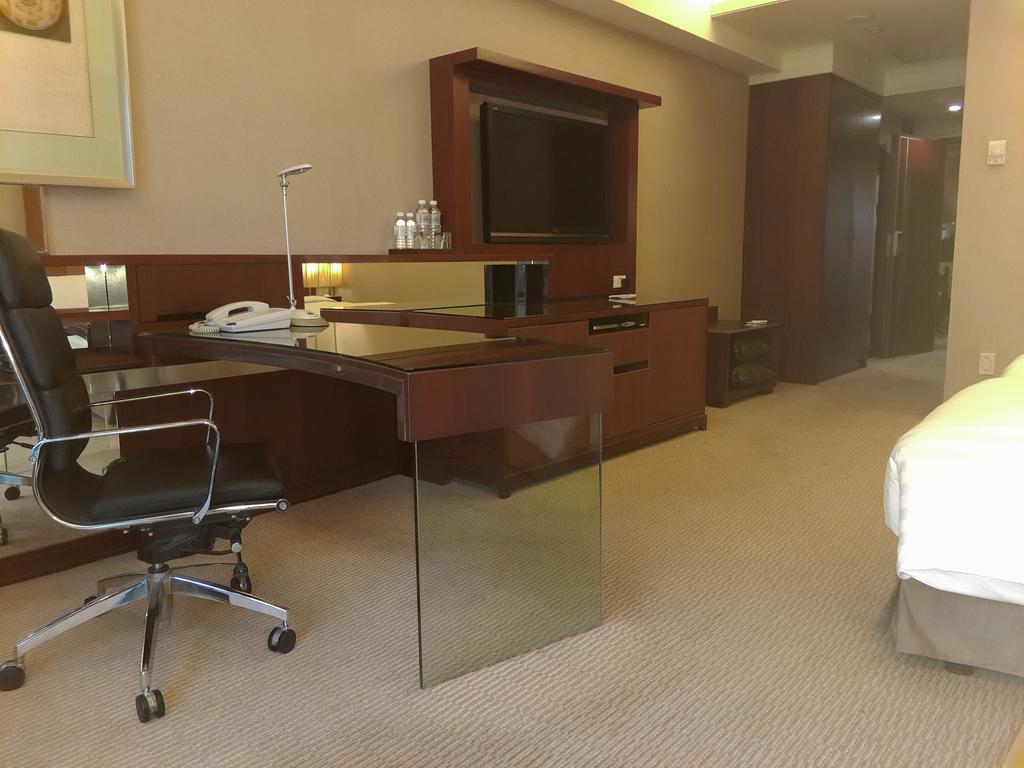 Capital Hotel Taipei Bagian luar foto