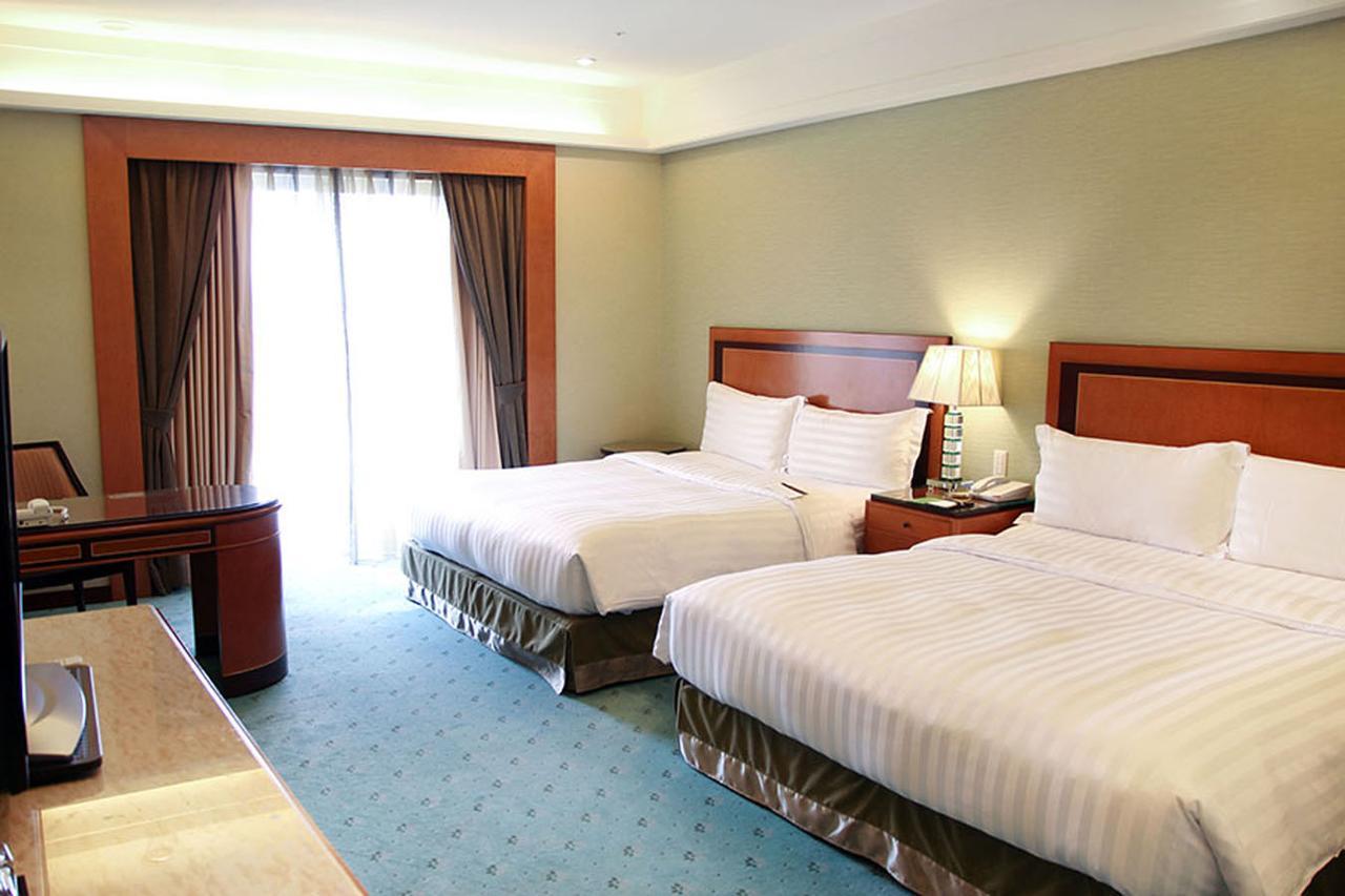 Capital Hotel Taipei Bagian luar foto