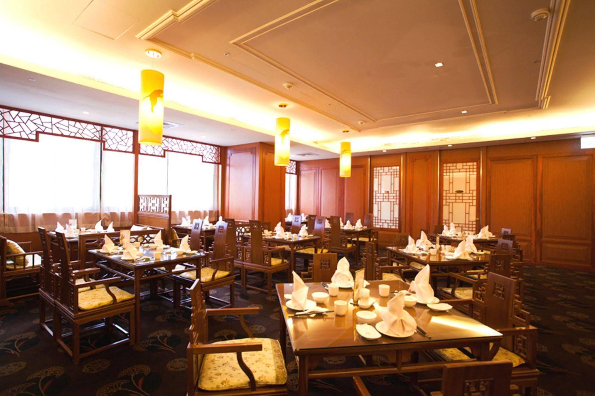 Capital Hotel Taipei Bagian luar foto