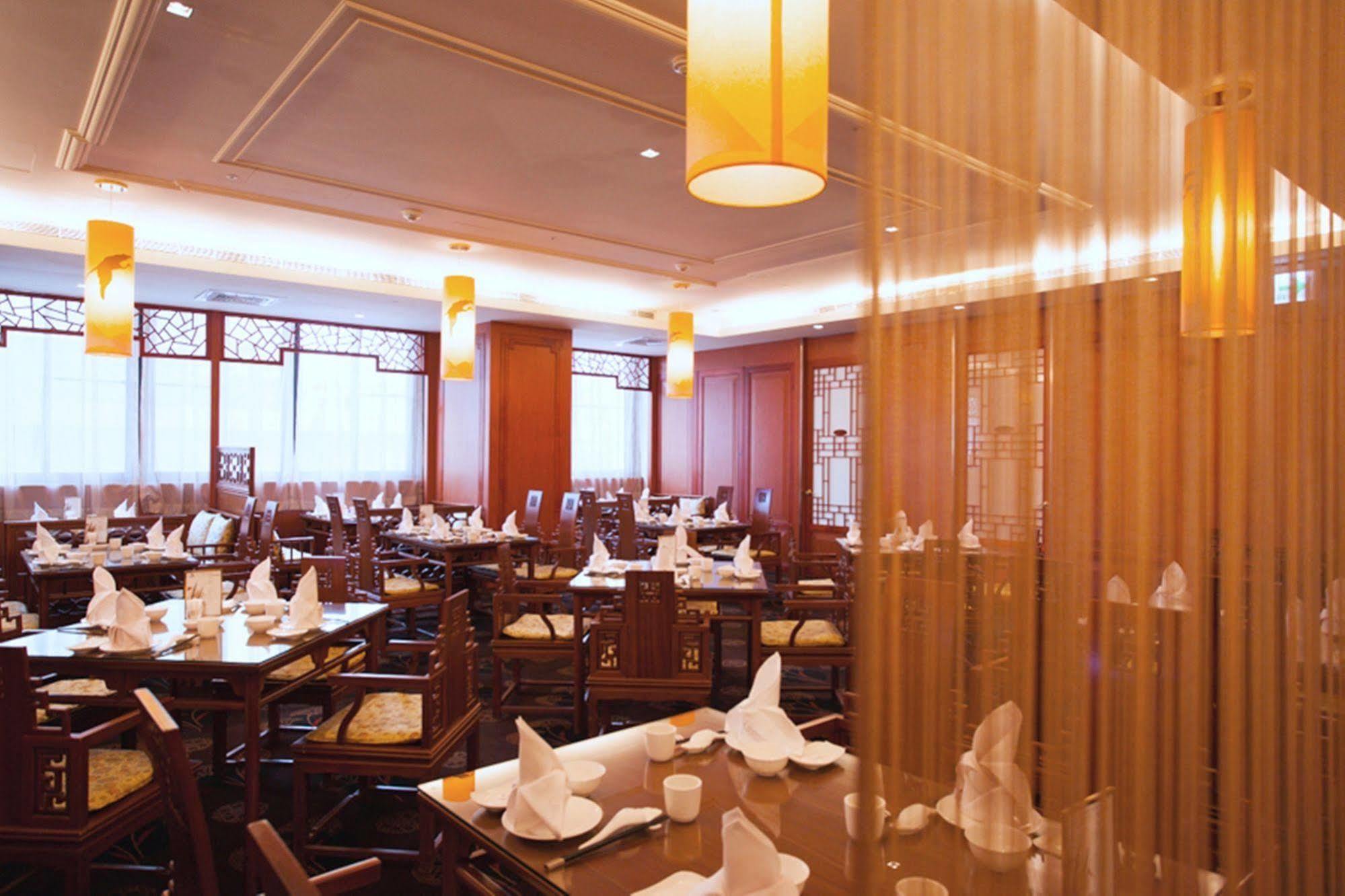 Capital Hotel Taipei Bagian luar foto