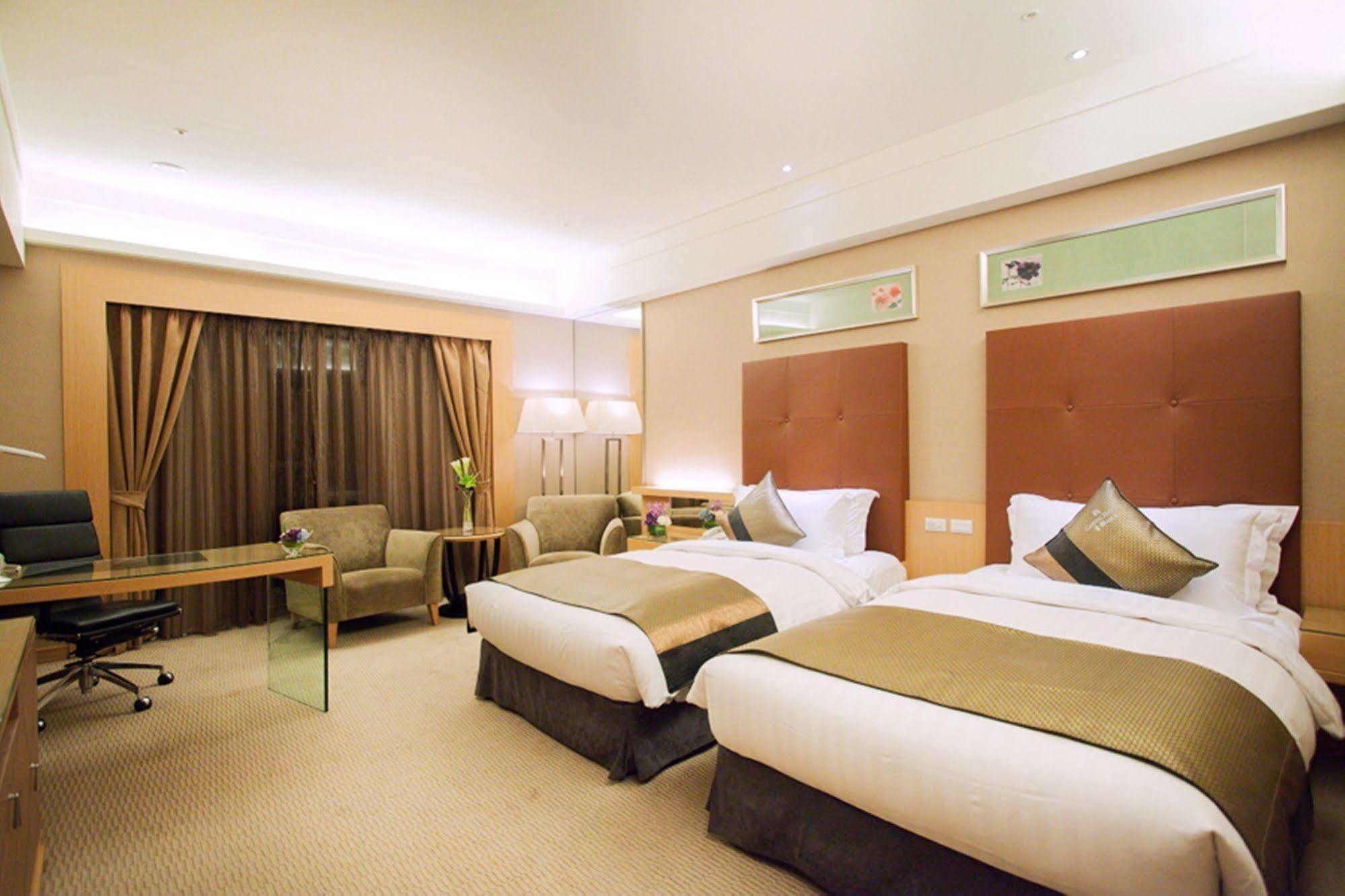 Capital Hotel Taipei Bagian luar foto