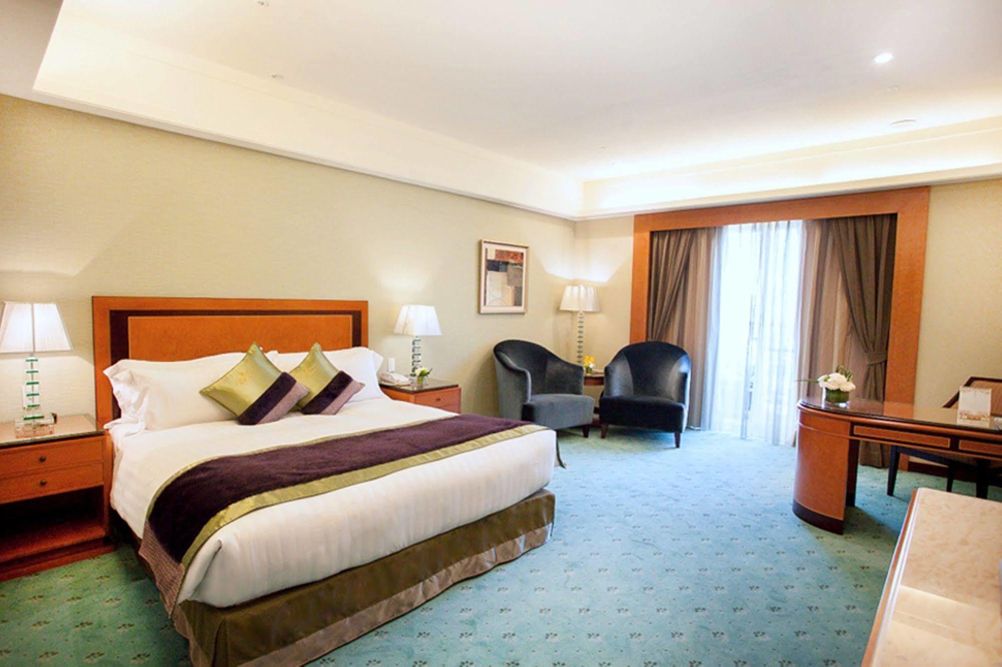 Capital Hotel Taipei Bagian luar foto