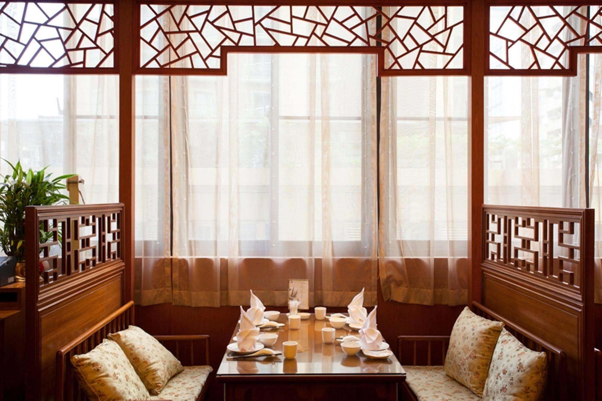 Capital Hotel Taipei Bagian luar foto